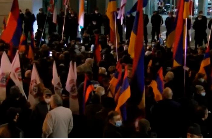 v-armenii-prokhodit-miting-video