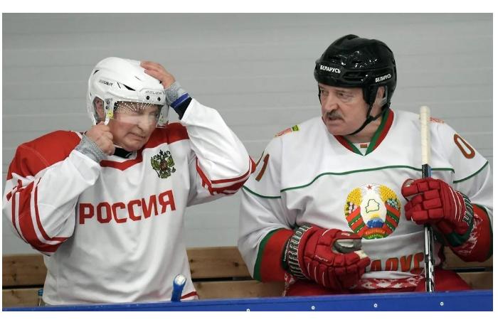putin-i-lukashenko-sygrali-v-khokkey-putin-zabrosil-sem-shayb-video