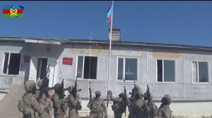 flag-azerbaydzhana-podnyat-v-tsentre-osvobozhdennogo-ot-okkupatsii-goroda-fizuli