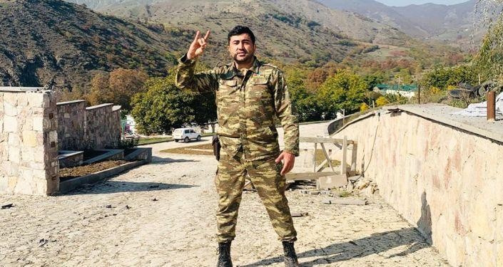 pobeditel-eni-ulduz-otpravilsya-dobrovoltsem-na-front-spoyu-mugam-v-shushe