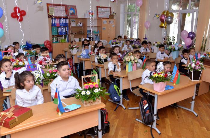 mozhno-li-v-etom-godu-darit-uchitelyam-tsvety-minobrazovaniya-vneslo-yasnost-v-etot-vopros