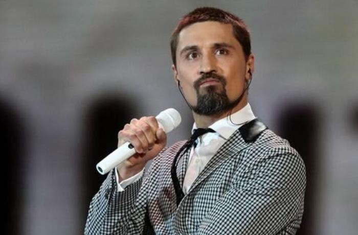 dima-bilan-lezhit-v-bolnitse-i-gotovitsya-k-operatsii