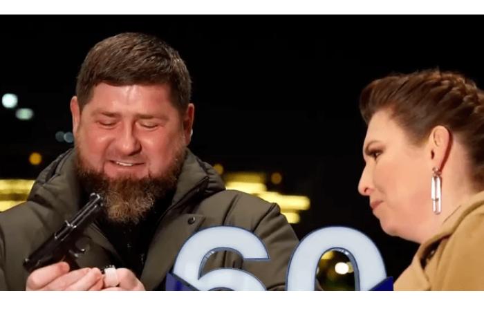 doydem-do-kieva-kadyrov-pokazal-skabeevoy-pistolet-dlya-zelenskogo-video