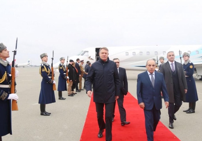 prezident-rumynii-pribyl-s-ofitsialnym-vizitom-v-azerbaydzhan