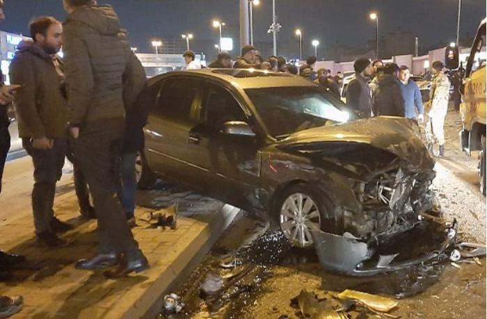 tsepnaya-avariya-v-baku-yest-pogibshiy-i-ranenye