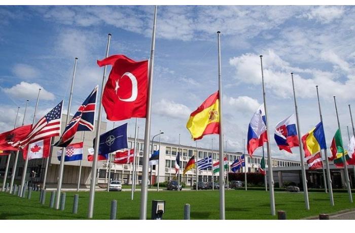 v-shtab-kvartire-nato-prispushcheny-flagi-30-stran-v-znak-solidarnosti-s-turtsiey