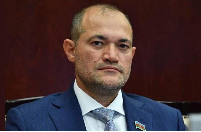 mezhdu-deputatom-i-rukovodstvom-departamenta-primorskogo-bulvara-razrazilsya-skandal