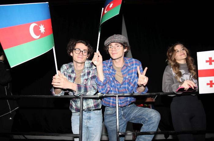 azerbaydzhanskiy-duet-turalturanx-vystupil-v-amsterdame-i-londone