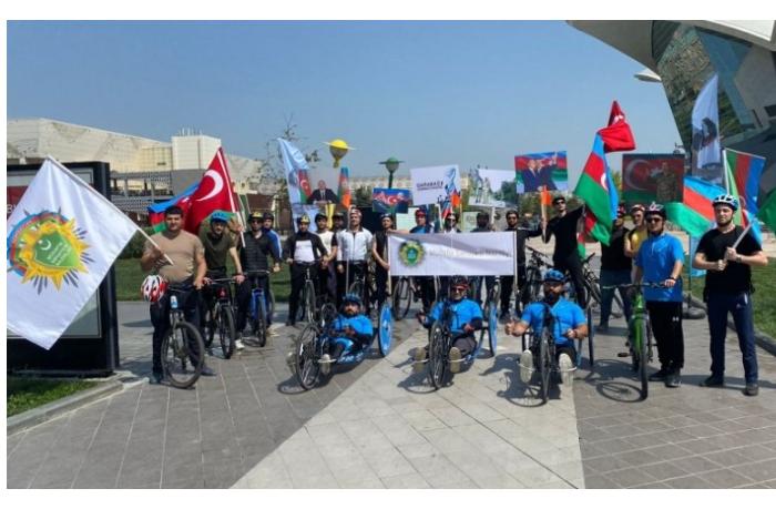 v-baku-proshel-veloprobeg-posvyashchennyy-100-letiyu-geydara-alieva-foto