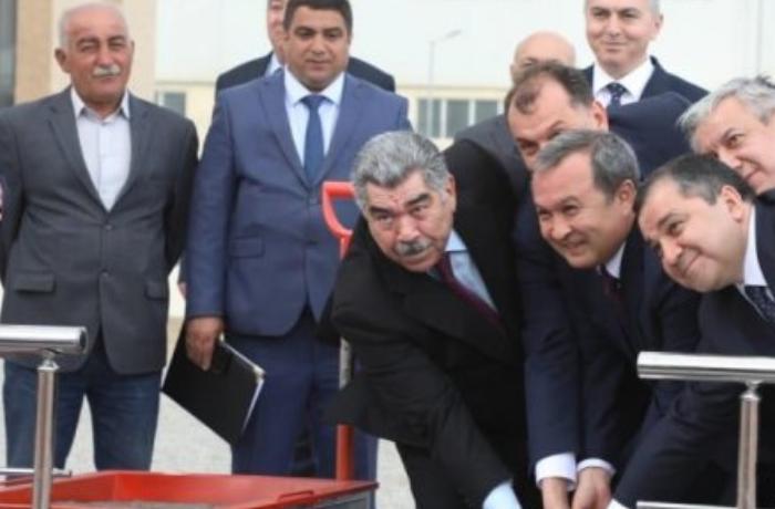 v-gadzhigabule-zalozhen-fundament-sovmestnogo-avtomobilnogo-zavoda-azerbaydzhana-i-uzbekistana-obnovleno
