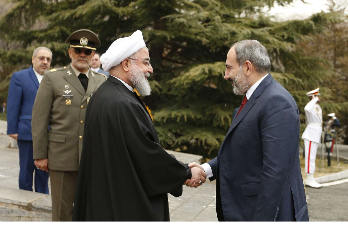 iranskiy-rezhim-ne-proch-svininy-i-vina