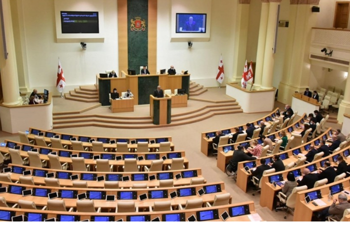 v-parlamente-gruzii-proizoshla-draka-mezhdu-deputatami