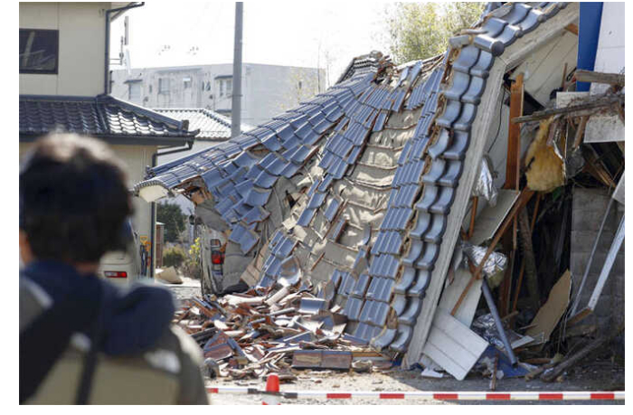Здание после землетрясения. Землетрясение на тайване 1999. Разрушение домов. Разрушения от землетрясения. Здание после землетрясения.