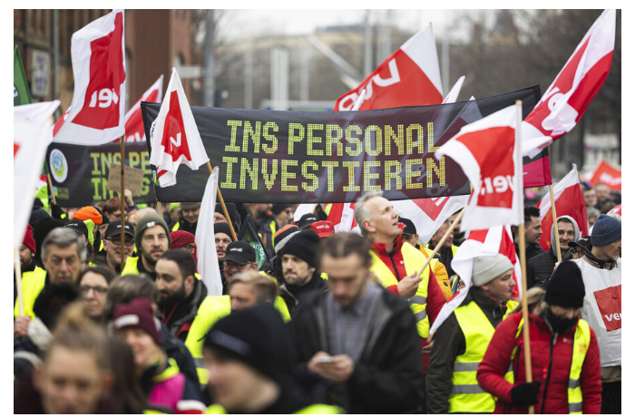 krupneyshiy-aeroport-germanii-soobshchil-o-pereboyakh-v-dvizhenii-iz-za-protesta-fermerov