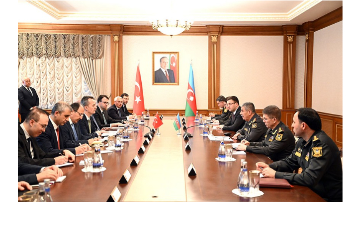 ministr-oborony-azerbaydzhana-vstretilsya-s-predsedatelem-komiteta-administratsii-prezidenta-turtsii