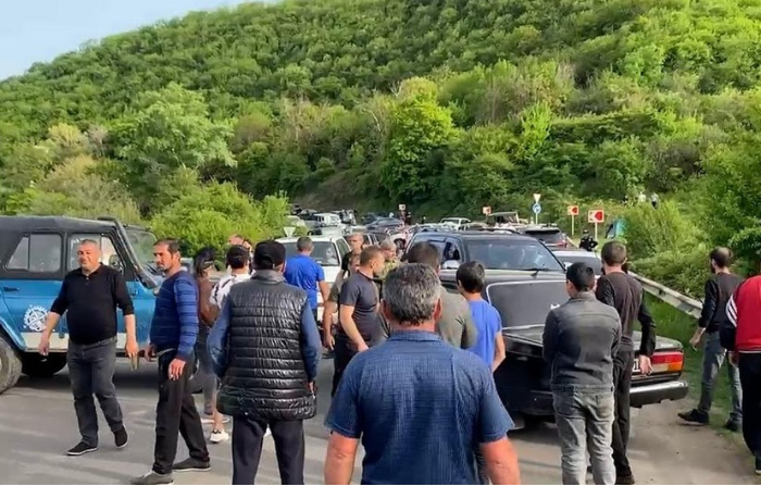 v-armenii-politseyskie-podvergli-privodu-deputatov-za-uchastie-v-aktsii-protesta