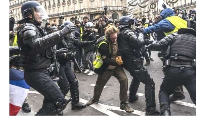 vo-frantsii-politsiya-razognala-aktsiyu-protesta-studentov