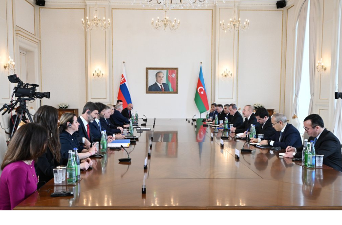 nachalas-vstrecha-prezidenta-azerbaydzhana-s-premer-ministrom-slovakii-v-rasshirennom-sostave