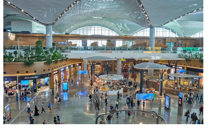 dvukh-gruzchikov-aeroporta-stambula-arestovali-za-krazhu-tsennostey-iz-bagazha