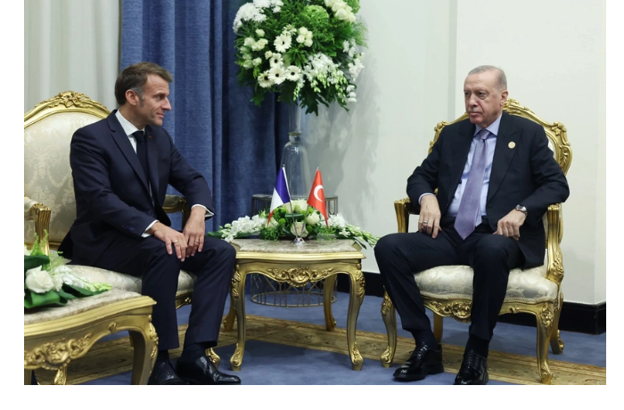 erdogan-vstretilsya-s-makronom-v-yegipte