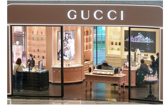 yes-oshtrafoval-lyuksovye-brendy-gucci-chloe-i-loewe-na-bolee-157-mln-yevro
