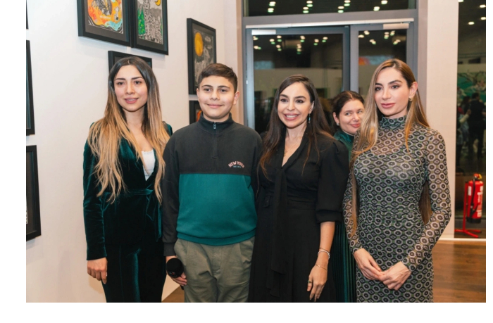 leyla-alieva-podelilas-publikatsiey-s-vystavki-mama-mat-priroda