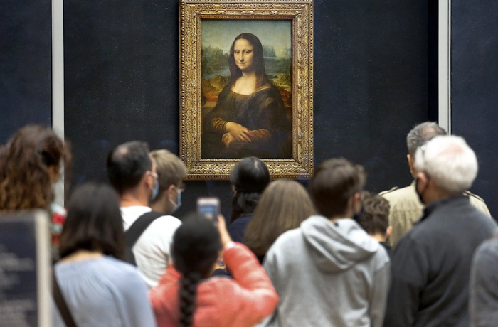 mona-liza-i-korolevskie-dragotsennosti-luvra-zakhvatyvayushchaya-istoriya-krazh-proizvedeniy-iskusstva