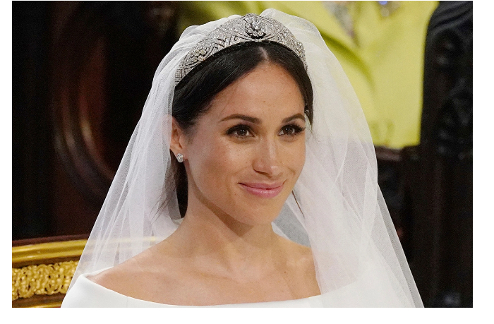 megan-markl-vypustila-svechu-s-aromatom-svoey-svadby-za-64-dollara