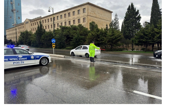 dorozhnaya-politsiya-obratilas-k-uchastnikam-dvizheniya-v-svyazi-s-neblagopriyatnymi-pogodnymi-usloviyami