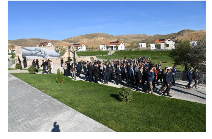 zarubezhnye-diplomaty-posetili-selo-khorovlu-v-dzhebrailskom-rayone