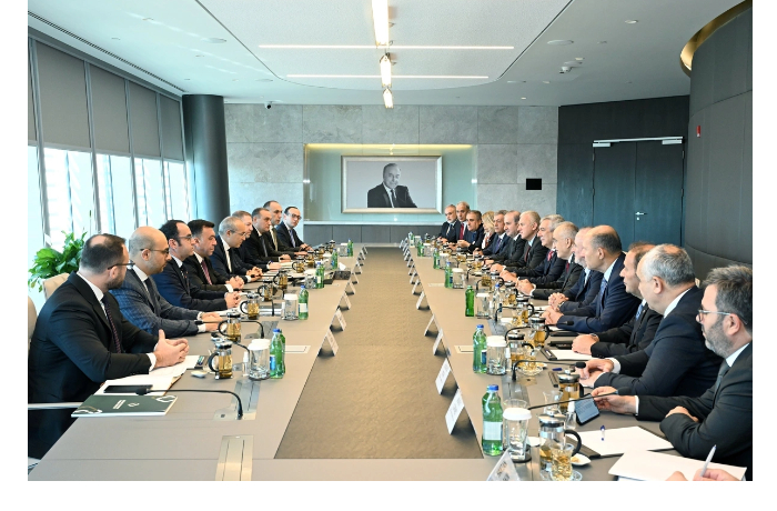 mikail-dzhabbarov-vstretilsya-s-delegatsiey-vo-glave-s-erdalom-bakhchivanom