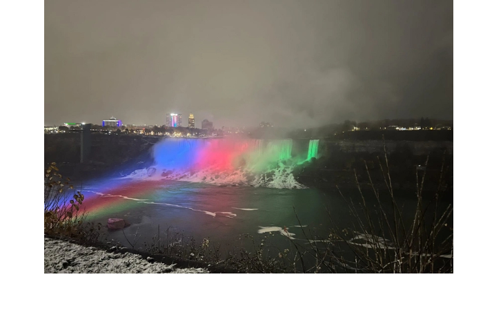 niagarskiy-vodopad-okrasilsya-v-tsveta-flaga-azerbaydzhana