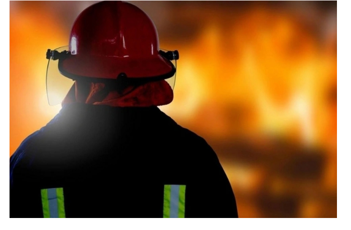 v-baku-proizoshel-pozhar-v-kvartire-yest-pogibshiy