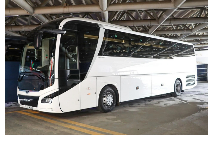 v-prazdnichnye-dni-iz-baku-i-regionov-perevezeno-bolee-61-tysyach-passazhirov