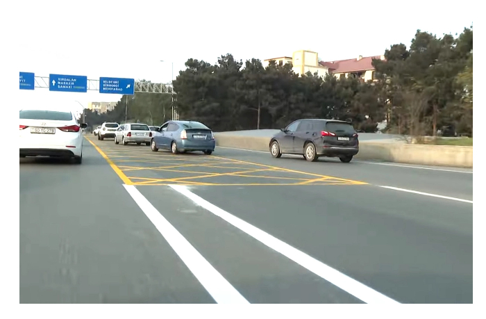 novaya-avtobusnaya-polosa-na-trasse-baku-sumgayyt-sozdala-khaos-voditeli-nedovolny