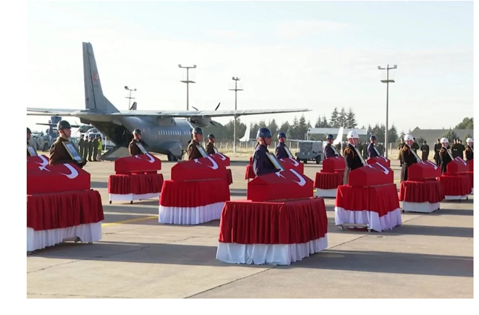 v-ankare-prokhodit-tseremoniya-proshchaniya-s-pogibshimi-v-aviakatastrofe-voennosluzhashchimi