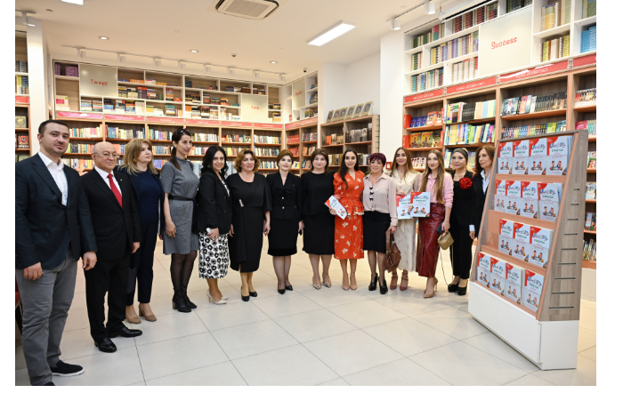 sostoyalas-tseremoniya-prezentatsii-knigi-my-izuchaem-azerbaydzhanskiy-yazyk-foto