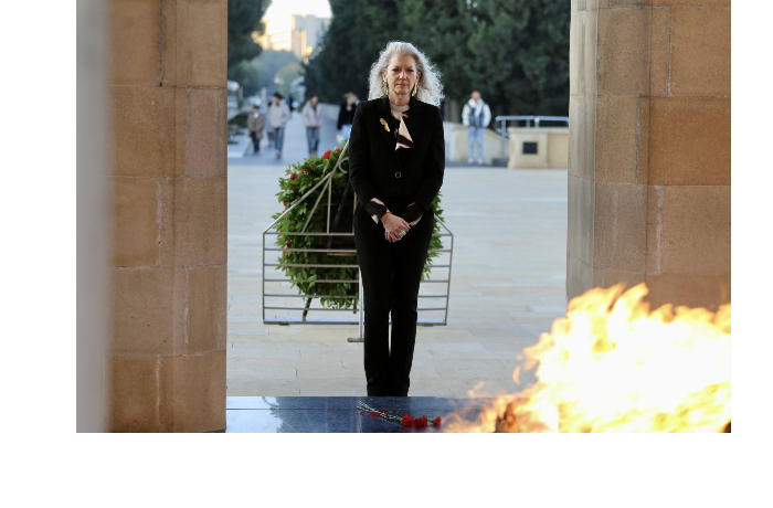 zamestitel-gossekretarya-ssha-po-politicheskim-voprosam-posetila-v-baku-alleyu-shekhidov-foto