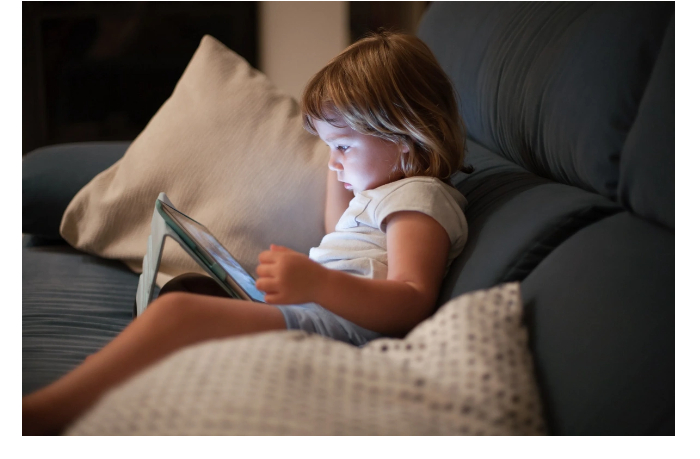 nemetskie-uchenye-proverili-kak-planshety-vliyayut-na-son-malyshey