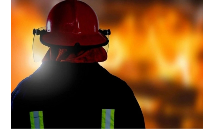 v-baku-nachalsya-pozhar-v-mnogoetazhnom-zdanii