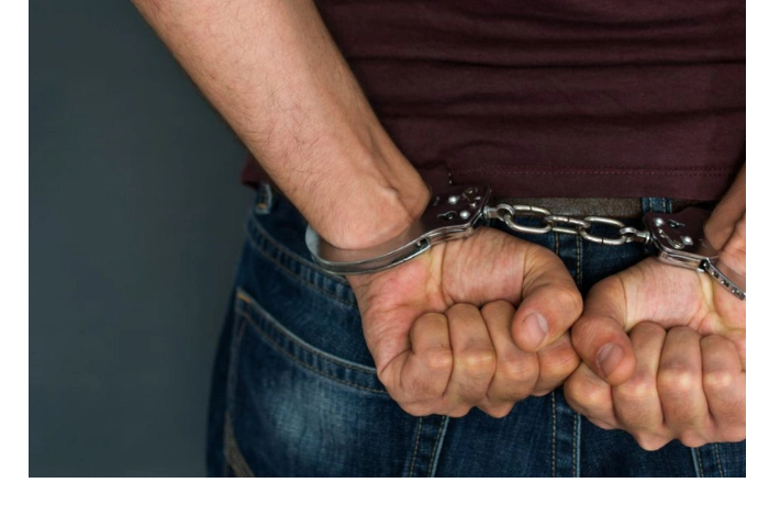 v-kitae-zaderzhan-muzhchina-sbezhavshiy-iz-azerbaydzhana-posle-naneseniya-tyazhkikh-uvechiy-supruge