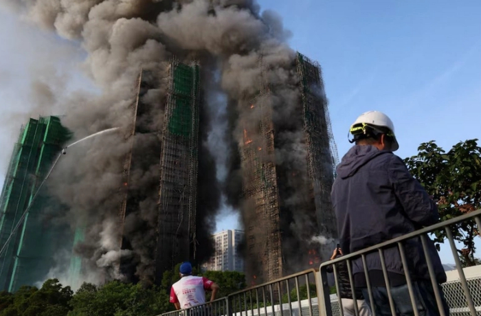 v-gonkonge-uvelichilos-chislo-zhertv-pozhara-v-zhilom-komplekse-obnovleno