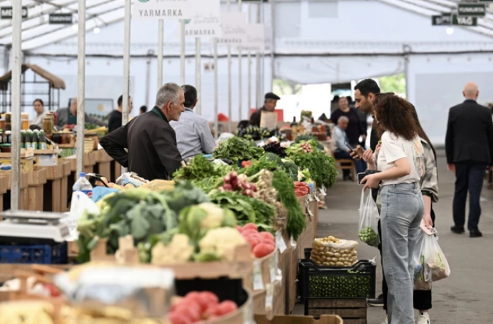 v-baku-organizovana-sezonnaya-yarmarka