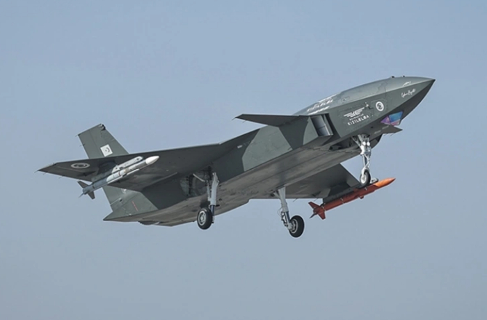 turetskiy-bpla-bayraktar-kizilelma-vpervye-v-istorii-voennoy-aviatsii-porazil-vozdushnuyu-tsel