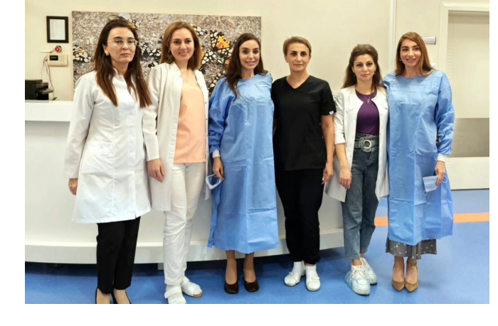 leyla-alieva-i-arzu-alieva-posetili-tsentr-talassemii