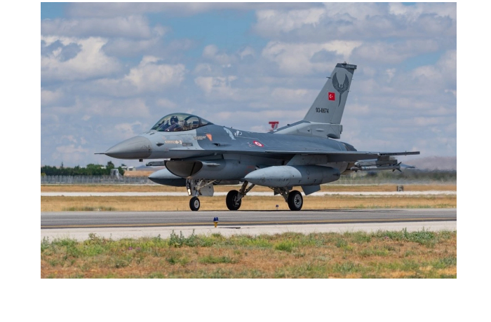 turetskie-sokoly-pokazhut-aviashou-v-nebe-nad-baku-v-den-pobedy