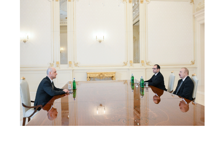 prezident-ilkham-aliev-prinyal-prezidenta-kompanii-john-deere-po-stranam-tsentralnoy-azii-i-sng-foto