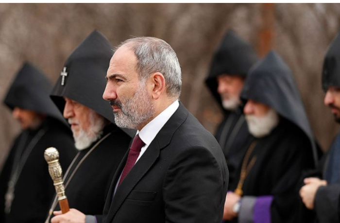 skhvatka-pashinyana-s-tserkovyu-raskolola-armyanskoe-obshchestvo