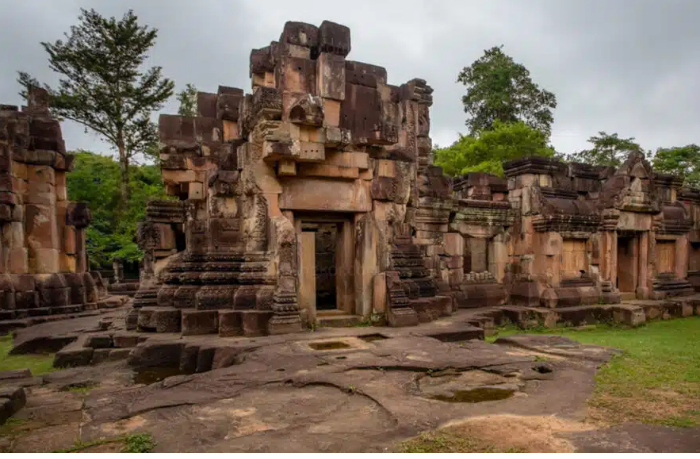 kambodzha-obvinila-vs-tailanda-v-razrushenii-khrama-xi-veka