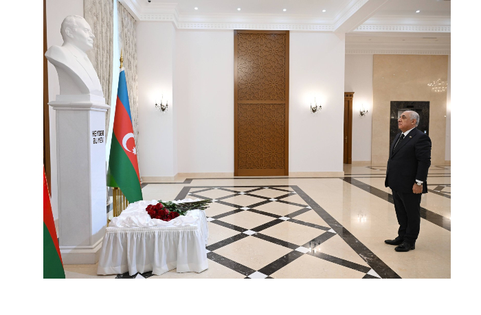 ali-asadov-pochtil-pamyat-obshchenatsionalnogo-lidera-geydara-alieva-v-turkmenistane-foto